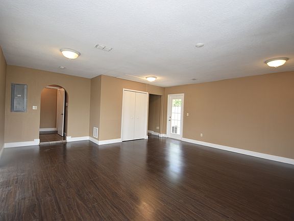2nd image of 2614 Sheffield Dr