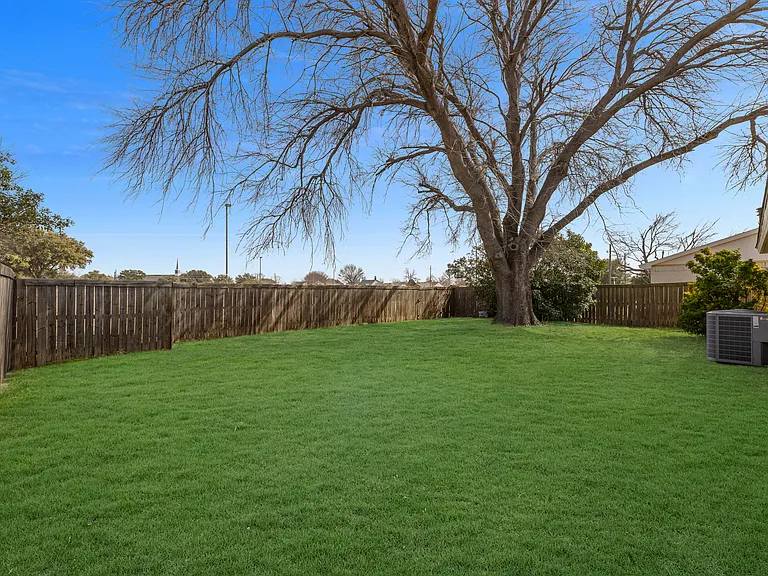 6800 Elliot Ct — Photo 25
