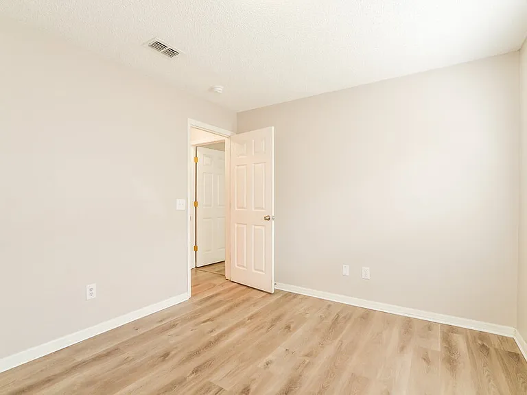 1876 Olivia Cir — Photo 14