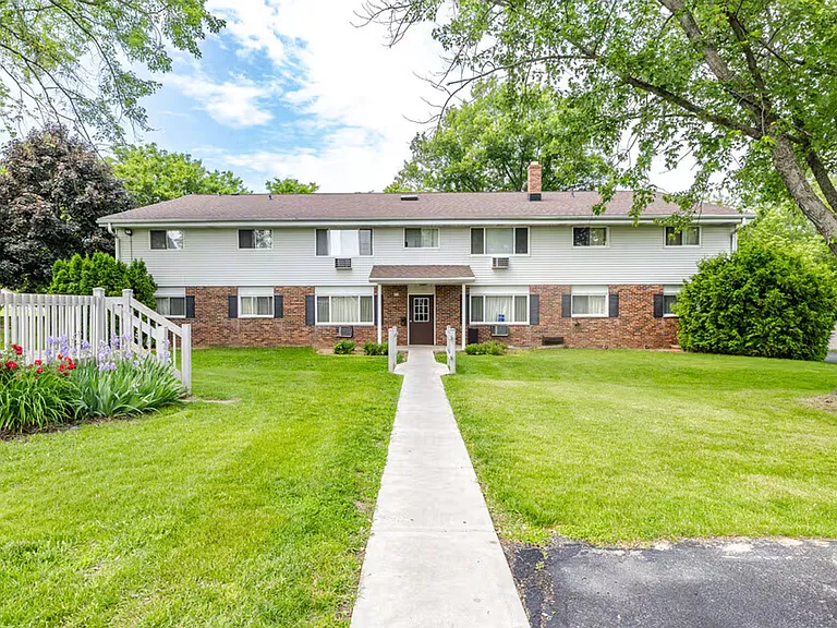 1033-1095 Lowell Dr — Photo 1