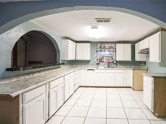 4th image of 701 Tito St