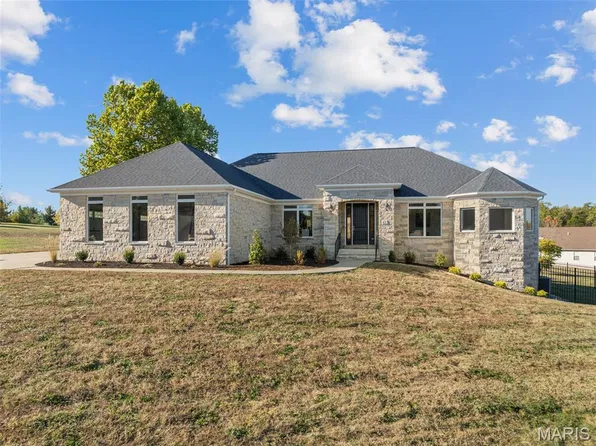 433 Gnarlyvine Ct, Washington, MO 63090