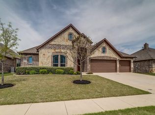 925 Masquerade Dr, Midlothian, TX 76065