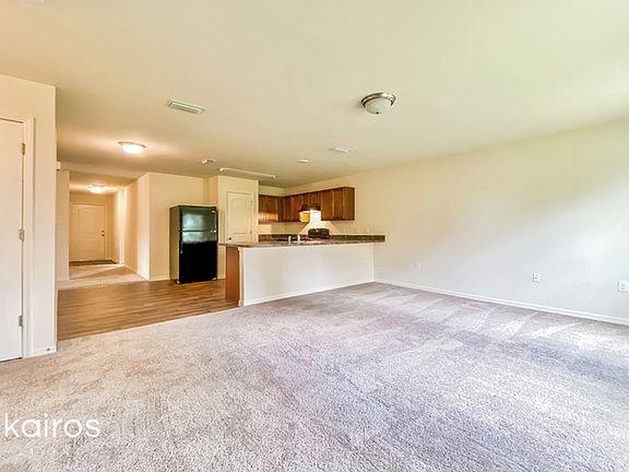 3rd image of 2617 NE 5th Ave
