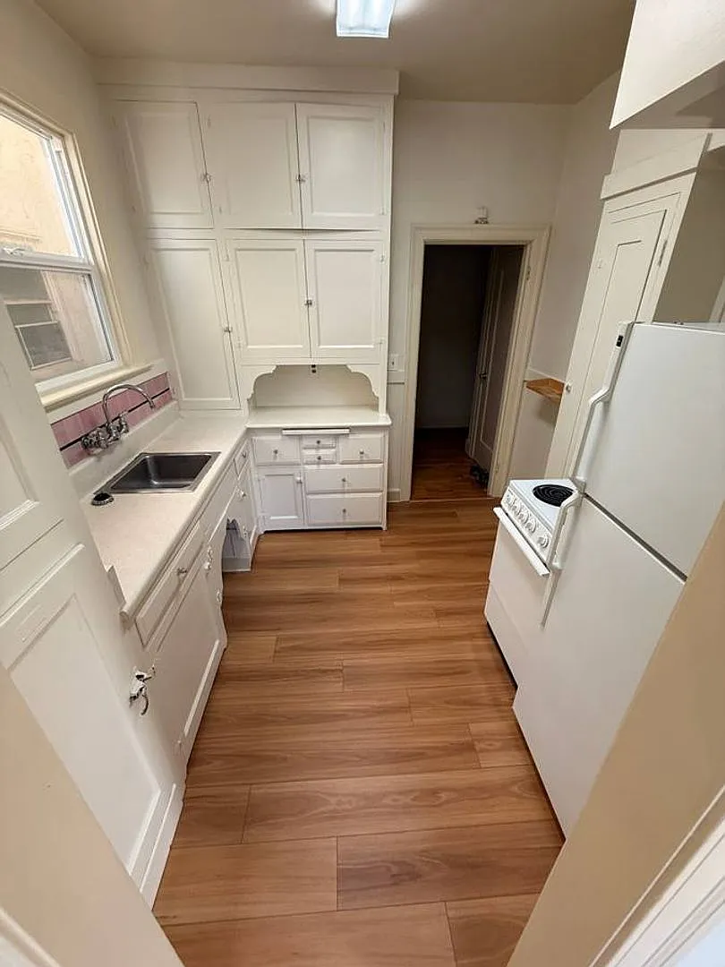 2br - 780ft2 - Prime location! One block to UCB — Photo 1