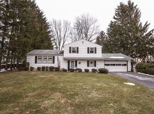 49 Dublin Heights Rd, Penfield, NY 14526