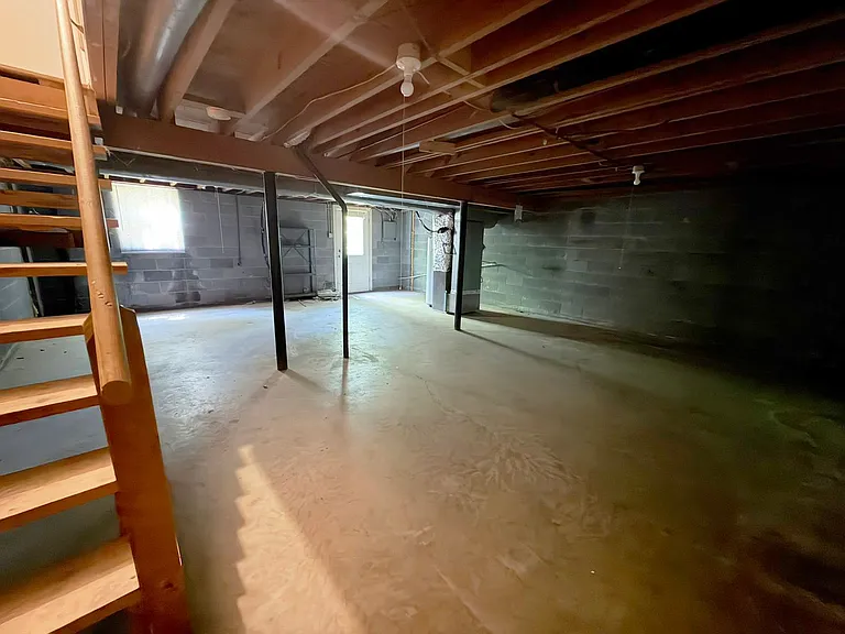 249 Iris Ln — Photo 11