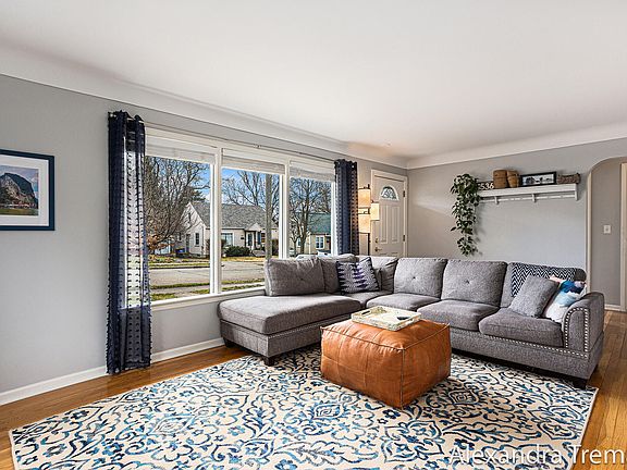 4th image of 1536 Edward Ave SE