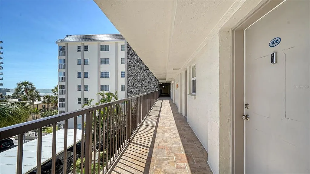 2 bed, 2.0 bath, 1150 sqft, $4,200 — Photo 3