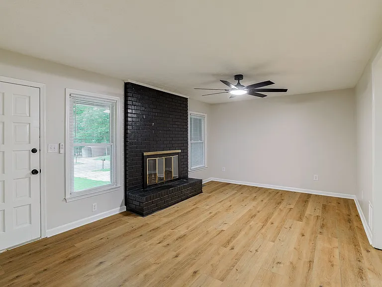 315 Ansley Dr — Photo 8