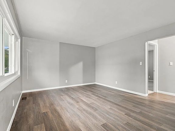 4th image of 4516 51st St
