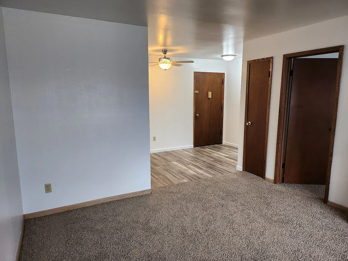 100 W Grove Street - 15 — Photo 3