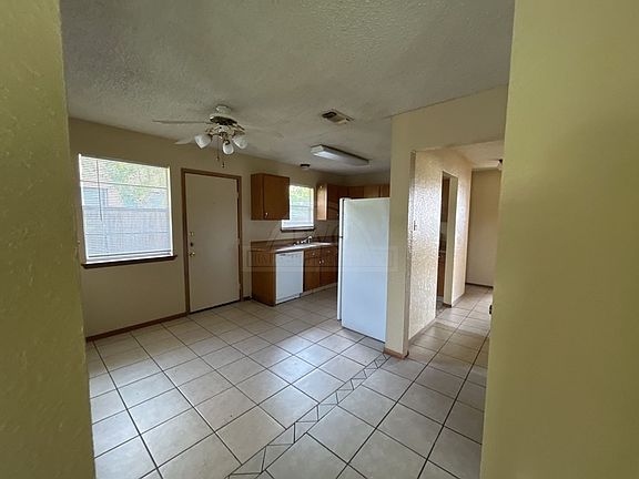 4th image of 1326 Jefferis Ave