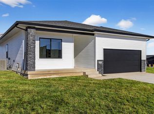 1035 NW Yorktown Dr, Waukee, IA 50263