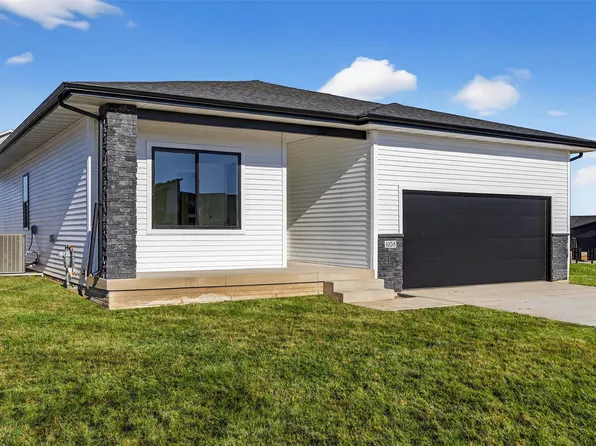 1035 NW Yorktown Dr, Waukee, IA 50263