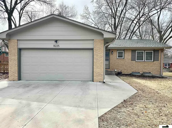 8225 S Hazelwood Dr, Lincoln, NE 68510