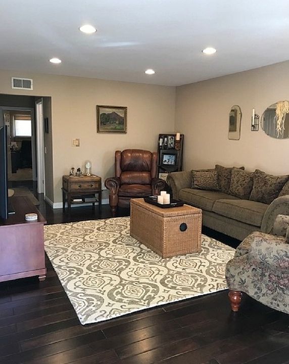 1st image of 238 E Briardale Ave #4
