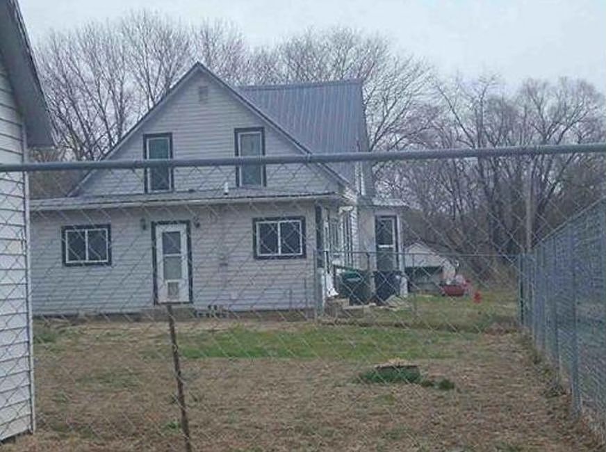 2nd image of 301 Maple St