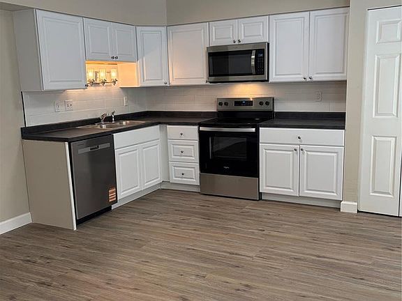 4th image of 7278 Hazelcrest Dr