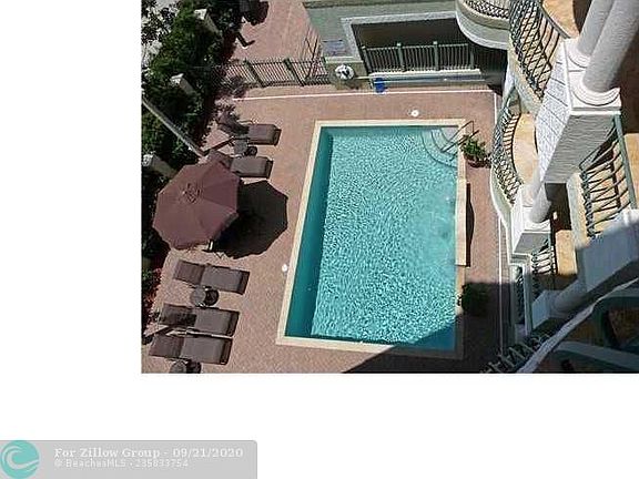 3rd image of 616 SE 20th Ave APT 301