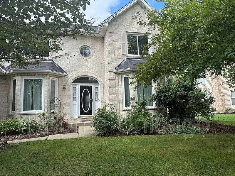4 bed, 4.0 bath, 3043 sqft, $4,000 — Photo 2