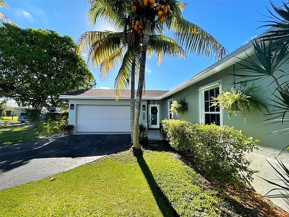 4th image of 11160 NW 27th Pl