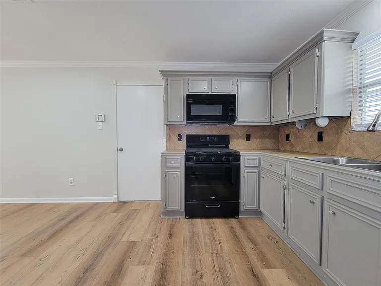 3658 Villa Glen Dr — Photo 33
