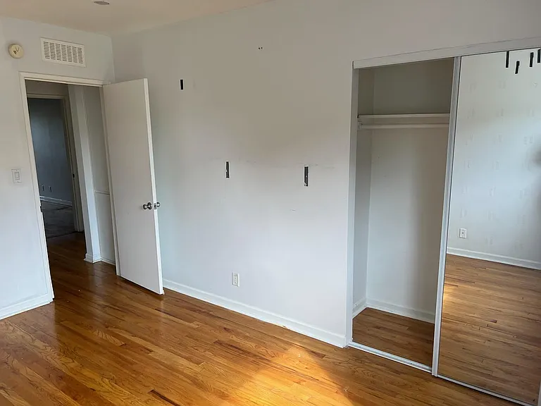 2302 Oak St #3 — Photo 8