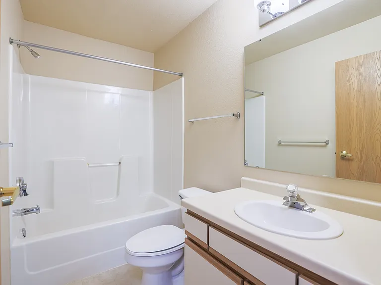 Amber Valley Apartments — Photo 14