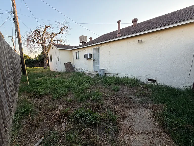 921 W Houston Ave — Photo 21