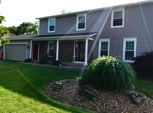 25 Olde Tavern Cir, Rochester, NY 14612