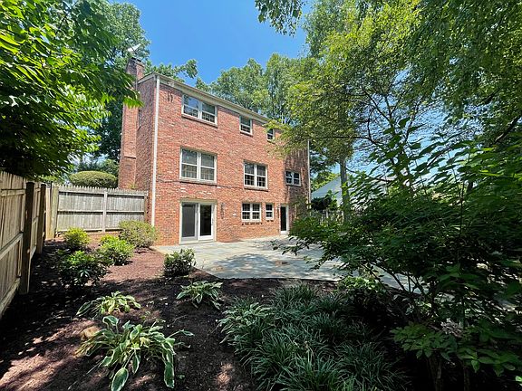 Large patio, walk out fully finshed basement.