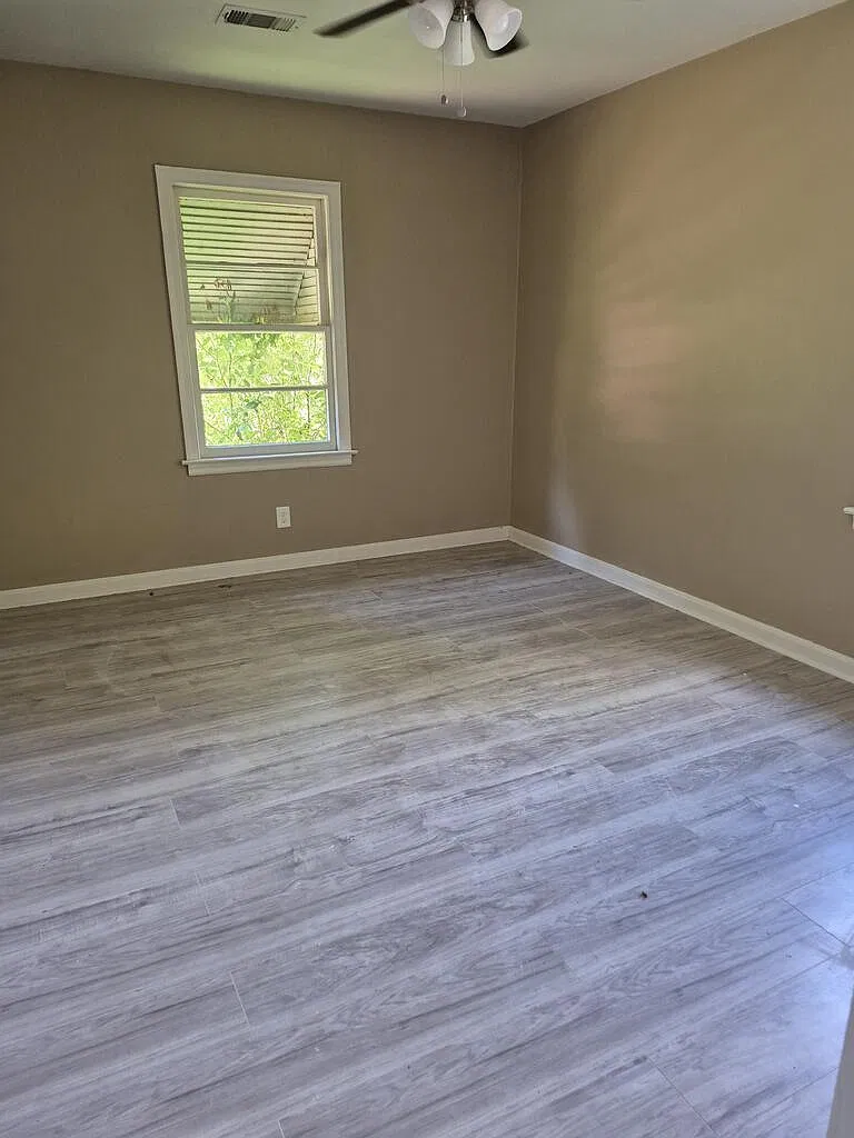 3 bed, 1.0 bath, $1,100 — Photo 2