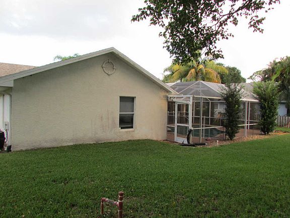 3rd image of 1127 SW Sundew Ct