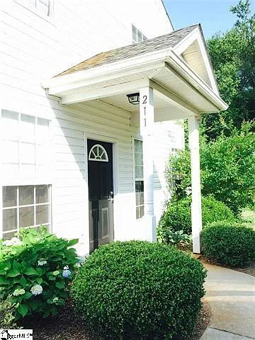 3 bed, 1836 sqft, $1,950 — Photo 2
