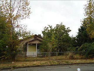 2nd image of 725 SW J St