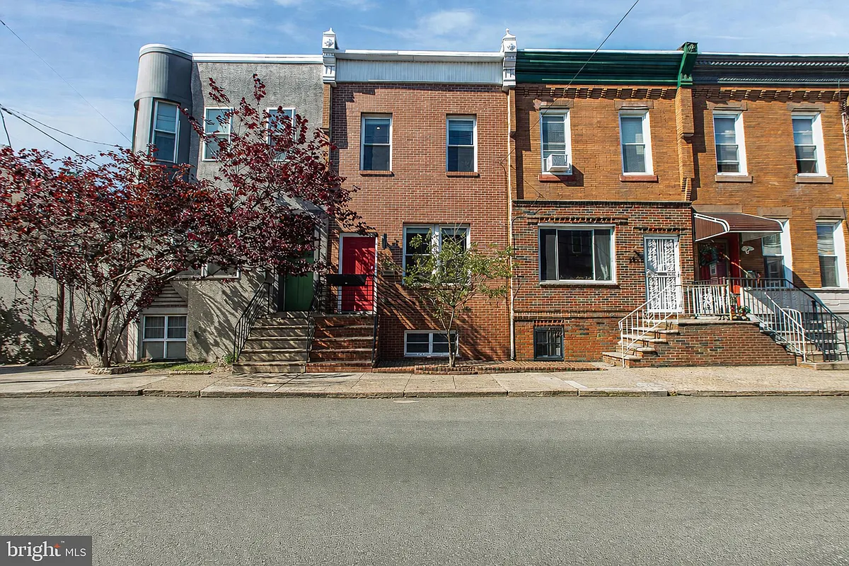 Building Photo - 2425 Wharton St
