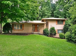 112 Woodhaven Dr, Hendersonville, NC 28739