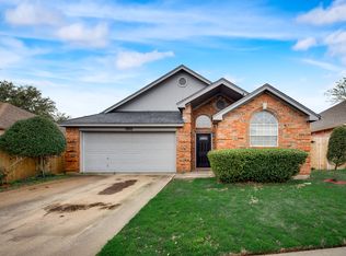 1800 Pine Ridge Dr, Bedford, TX 76021