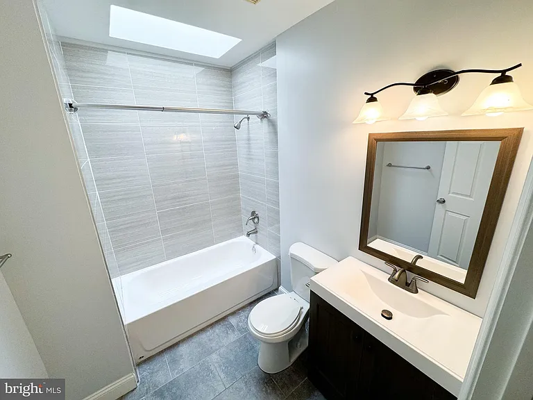 719 Euclid St NW #4 — Photo 4