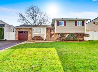 14 Easton Ave, North Babylon, NY 11703