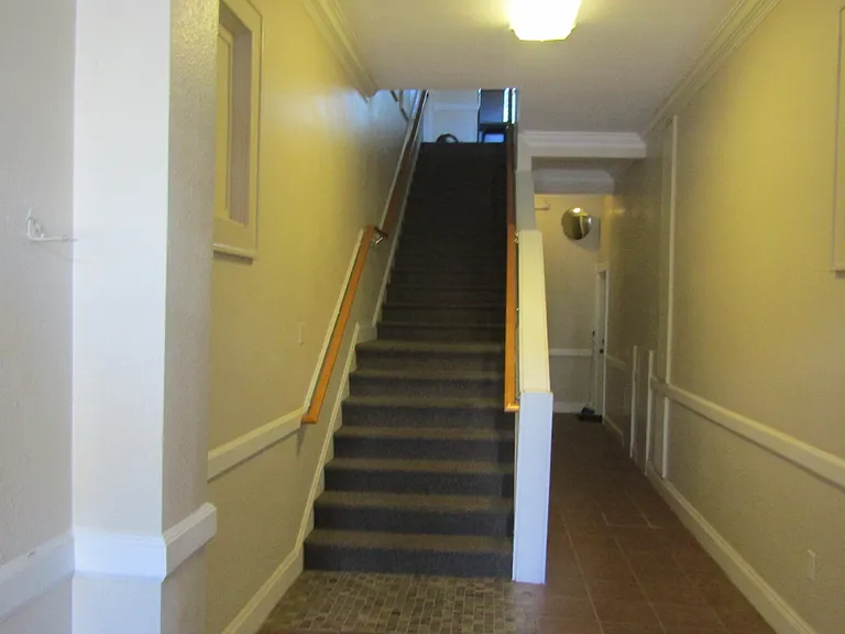 323 N McDuffie St #7 — Photo 5
