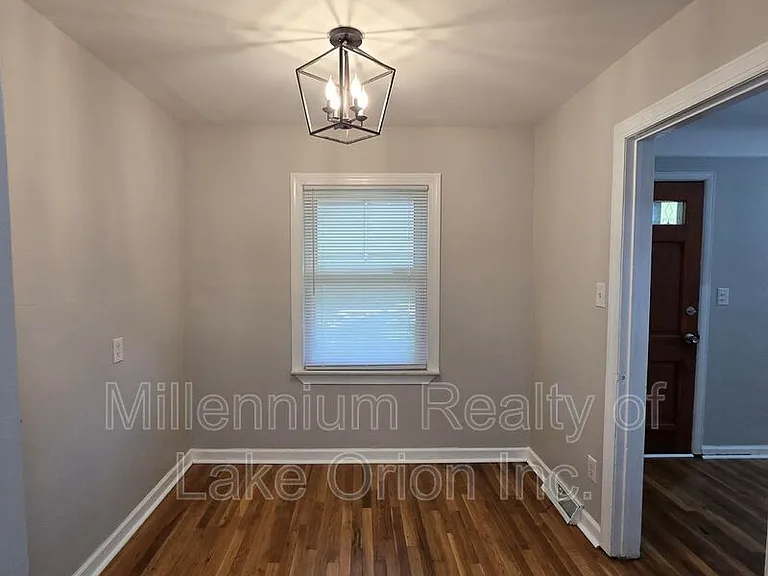 136 W Princeton Ave — Photo 5