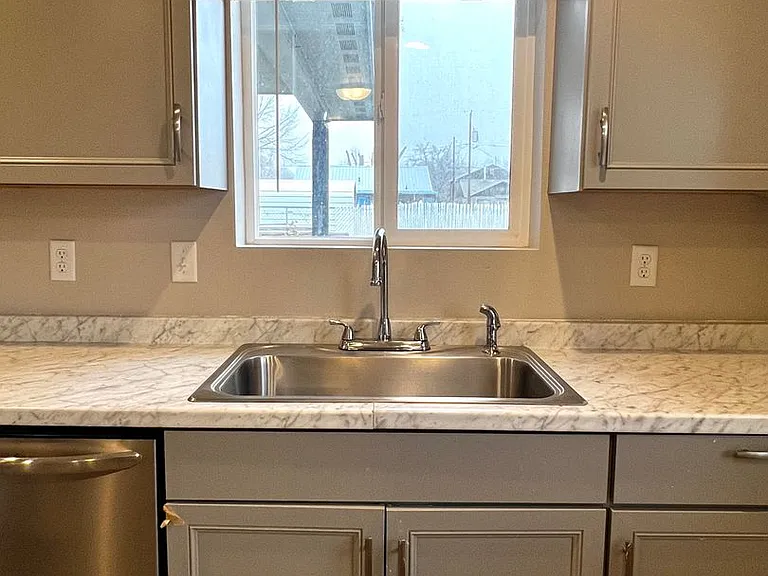 1320 S 13th Ave — Photo 10