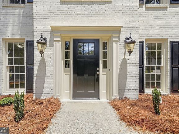 3rd image of 4933 Willow Creek Dr