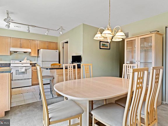 3rd image of 834 Lee Ln