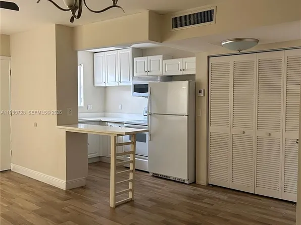 12500 NE 5th Ave APT 309, North Miami, FL 33161