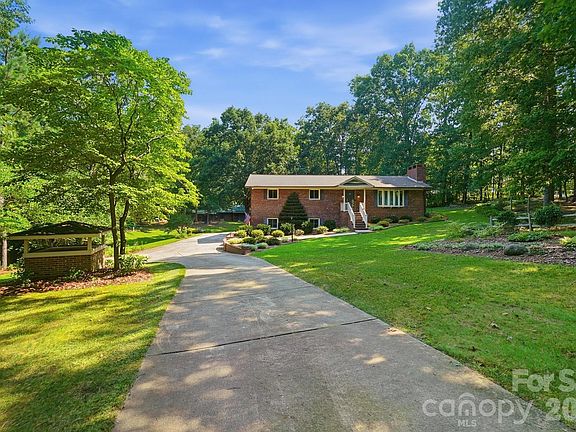 3rd image of 20157 Old Concord Rd