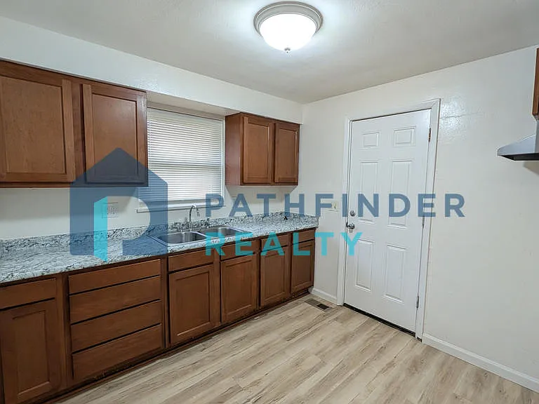 1954 Litchfield Ave — Photo 6