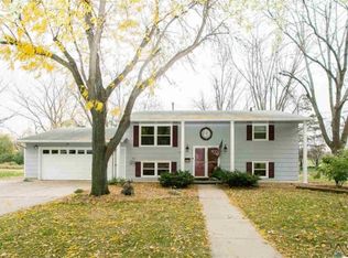 1616 S Cameo Way, Sioux Falls, SD 57105